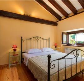 2 Bedroom Villa with Pool in Momjan, sleeps 2-4